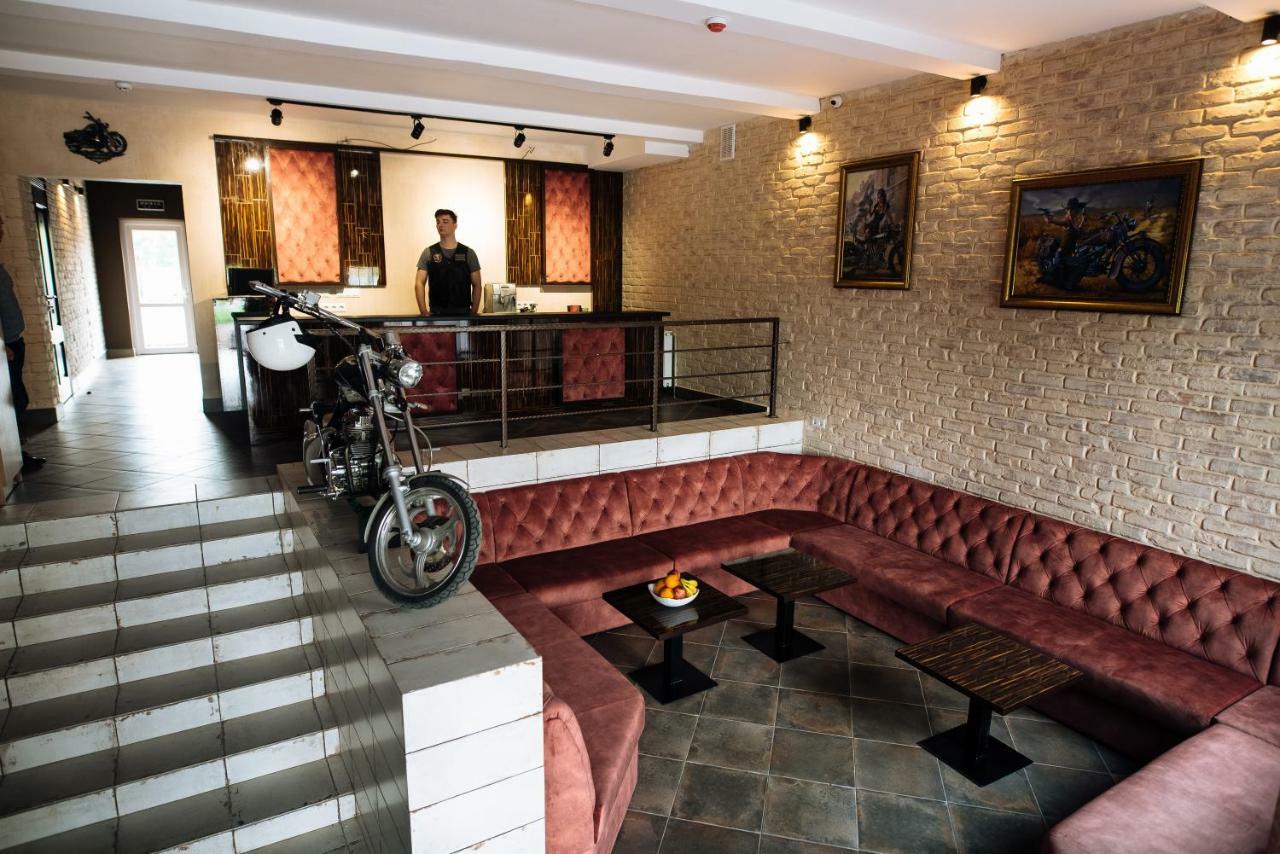 Отель Clubhouse Ивано-Франковск Экстерьер фото