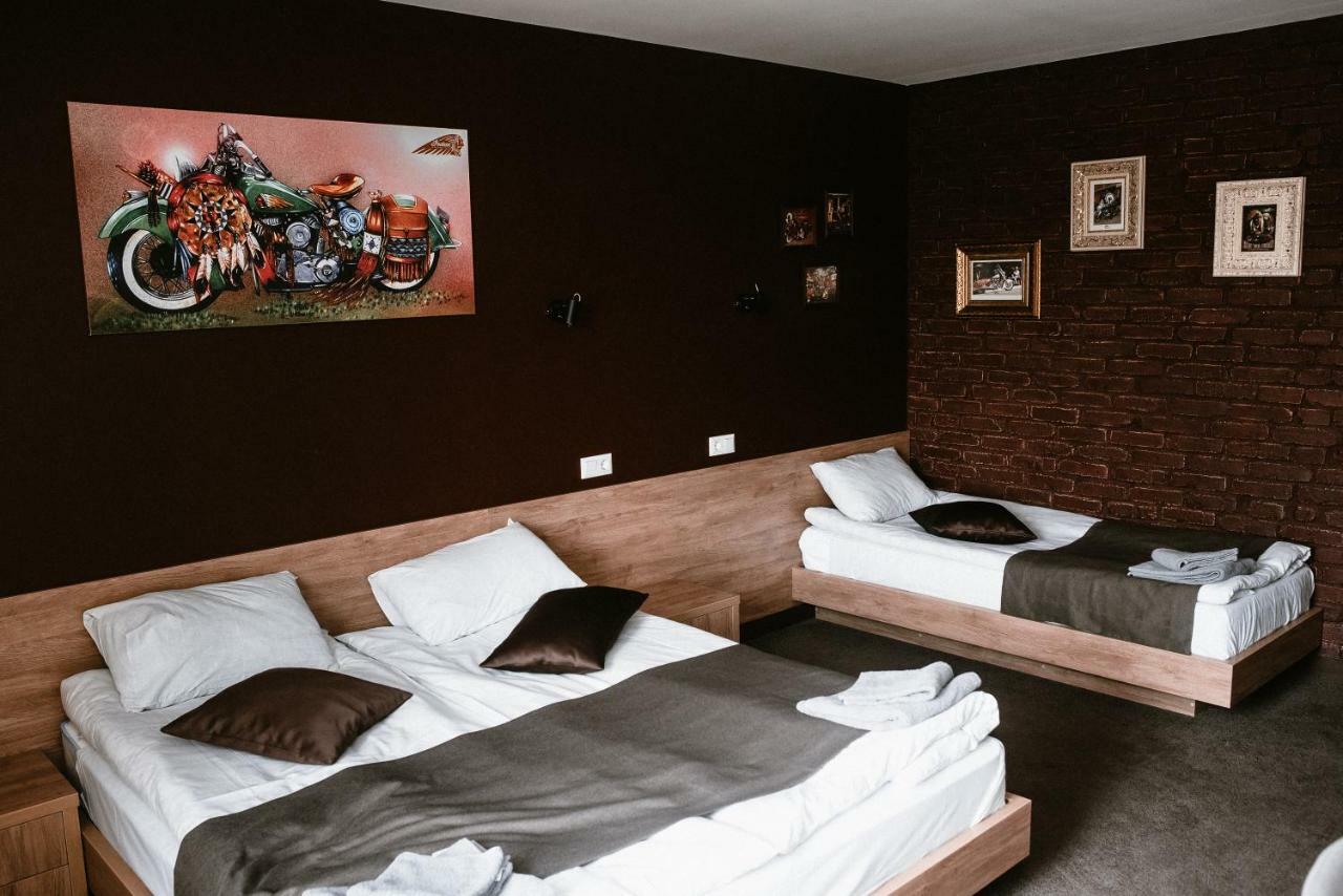 Отель Clubhouse Ивано-Франковск Экстерьер фото